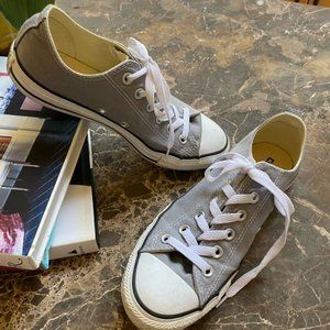 Converse  (Size 8)